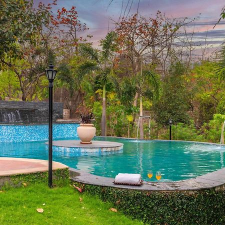 Stayvista At Maple Farms With Pool, Bbq & Bonfire Sohna ภายนอก รูปภาพ