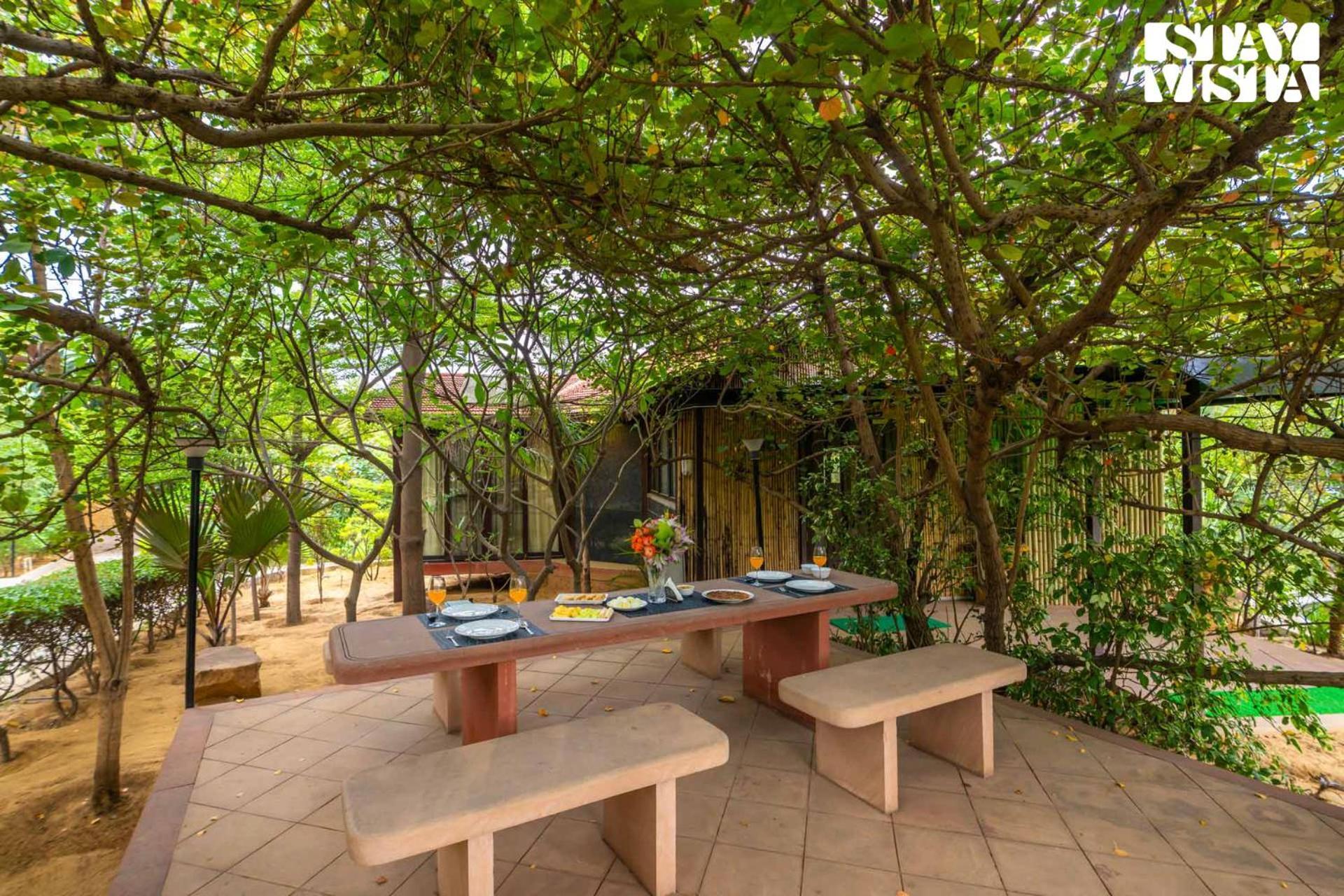 Stayvista At Maple Farms With Pool, Bbq & Bonfire Sohna ภายนอก รูปภาพ